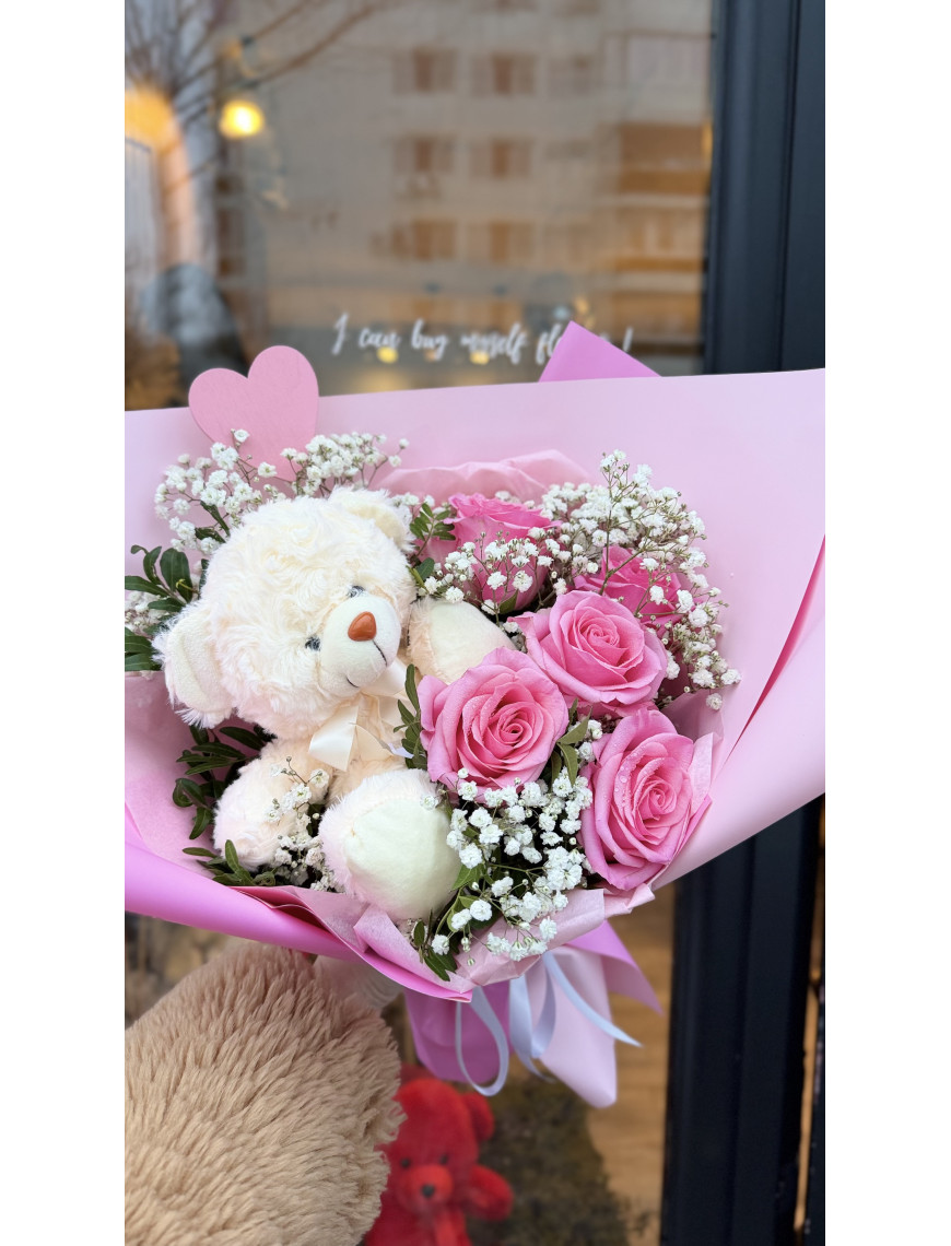 Buchet „Tender Love” – trandafiri roz & ursuleț
