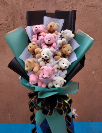 Buchet Surpriza cu 12 ursi plus: Teddy to You