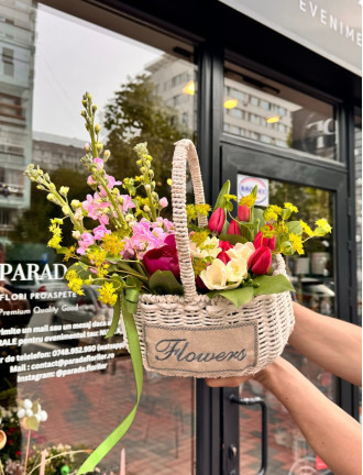 Flower Basket cu Matthiola si Lalele